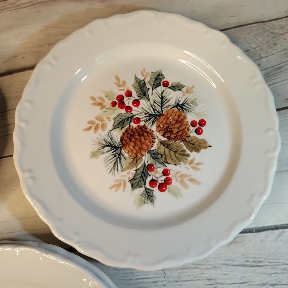 Gibson pinecones holly